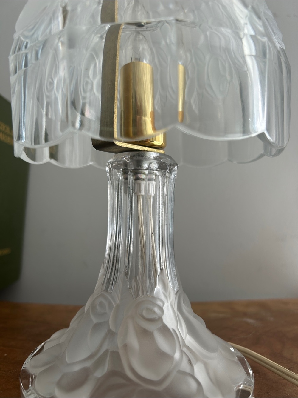 Vintage Boudoir Lamp Crystal Etched Glass Boudoir Parlor Lamp 12” WORKS - Picture 7 of 11